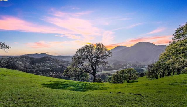 3300 Bragdon Way, Clayton CA: https://media.crmls.org/mediaz/f80e0caa-1374-4862-8e97-f2b41d357625.jpg