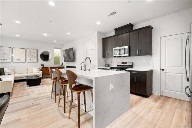 39532 Tannat Drive, Temecula CA: https://media.crmls.org/mediaz/f80ea4af-cad7-4cb3-a5e3-b81a36c7fc3a.jpg