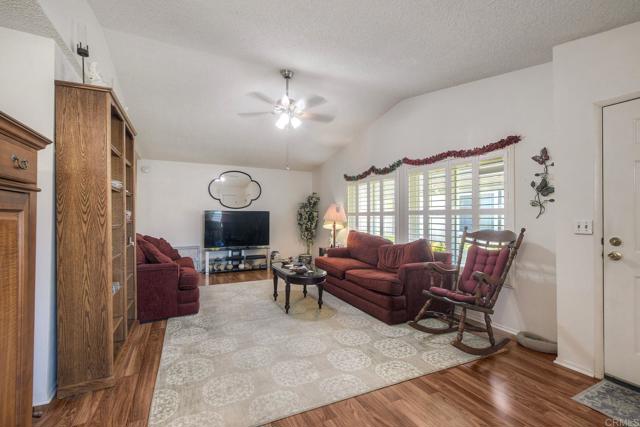 5116 Weymouth Way, Oceanside CA: https://media.crmls.org/mediaz/f80ec86f-26d8-4852-bc14-1fae480fbb96.jpg