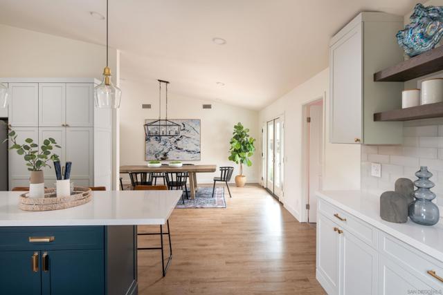 11766 Clearwood Ct, San Diego CA: https://media.crmls.org/mediaz/f80f17e8-834e-402f-a050-46b9d280722f.jpg