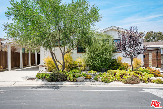 29500 Heathercliff Road, Malibu CA: https://media.crmls.org/mediaz/f80f9803-b9be-4f53-98af-1fc3f011096b.jpg