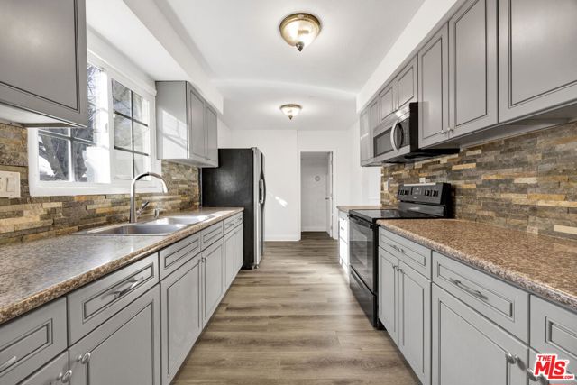 21819 Arminta Street, Canoga Park CA: https://media.crmls.org/mediaz/f80fd9a5-6fef-4be6-861d-098364cd69a9.jpg