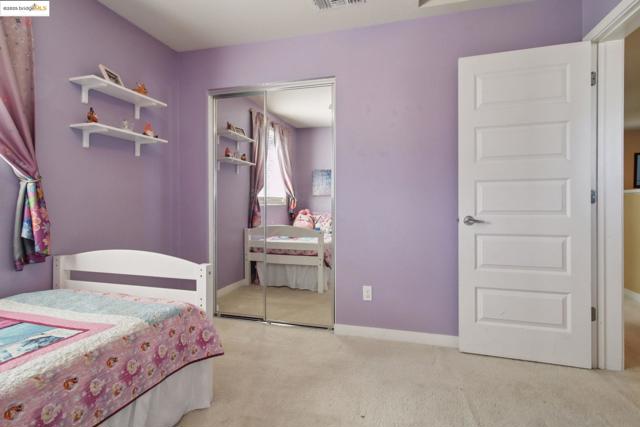 124 Clear Lake Ct, Oakley CA: https://media.crmls.org/mediaz/f80fe297-81ff-403c-8740-b73e08c5caf4.jpg