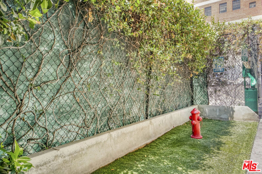 https://media.crmls.org/mediaz/f80fefe1-5224-474d-b31d-79c3510e6e10.jpg?preset=X-Large