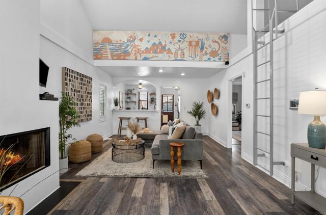 Detail Gallery Image 6 of 29 For 107 Clubhouse Ave, Venice,  CA 90291 - 2 Beds | 1 Baths