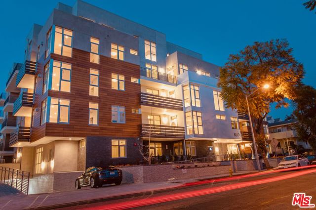 8017 W NORTON Avenue, West Hollywood CA: https://media.crmls.org/mediaz/f810320e-03eb-4b8a-bdd4-5b4c94c6e3d3.jpg
