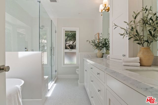 4031 Deerhorn Drive, Sherman Oaks CA: https://media.crmls.org/mediaz/f81078ac-cda0-4eb7-bf51-6d6aaa184744.jpg