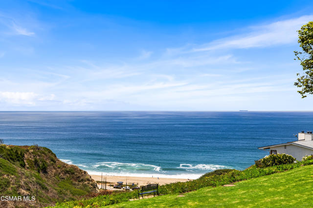 6766 Las Olas Way, Malibu CA: https://media.crmls.org/mediaz/f810d4c0-b111-4099-92cc-01bcc8022a47.jpg