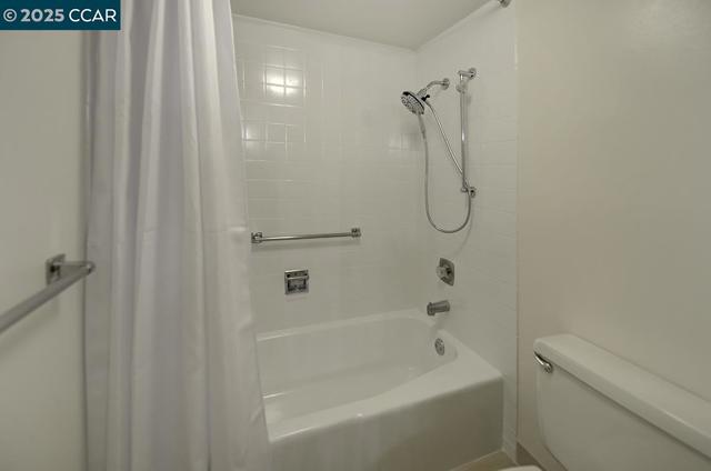 3350 Rossmoor Pkwy, Walnut Creek CA: https://media.crmls.org/mediaz/f8113a18-d1ab-4bb2-a7f3-f4bfab8f89a9.jpg