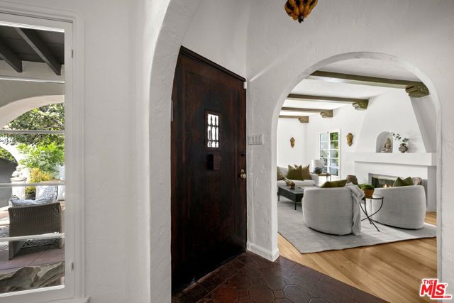 6410 Drexel Avenue, Los Angeles CA: https://media.crmls.org/mediaz/f811c0b2-d86f-496d-9f93-1326e9b94d8a.jpg