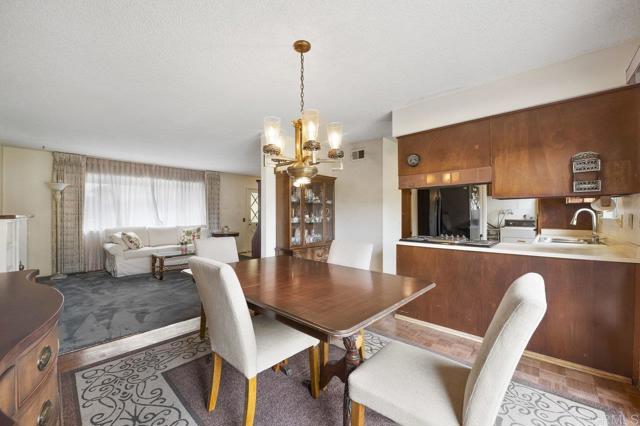 1113 Camino Del Sol Circle, Carlsbad CA: https://media.crmls.org/mediaz/f811d292-9b41-4a3a-b066-24f3a20b7c7a.jpg