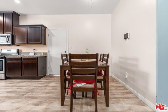3605 Balvicar Drive, Bakersfield CA: https://media.crmls.org/mediaz/f811e471-2567-4e0f-addf-3499d0f85511.jpg