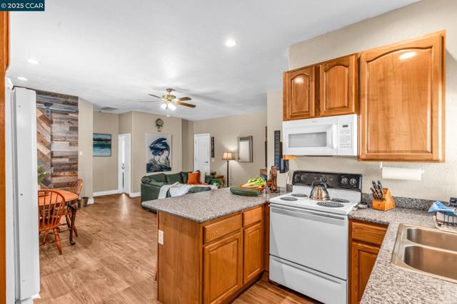 5505 Old School Rd, Pleasanton CA: https://media.crmls.org/mediaz/f8121d15-84a0-427d-84b3-7b8c1c286cbc.jpg