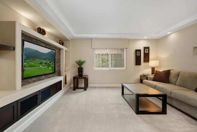 38678 Dahlia Way, Palm Desert CA: https://media.crmls.org/mediaz/f81256ba-8bbf-4408-b93e-109801d4432b.jpg