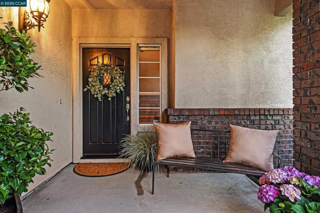 100 Bedford Ct, Danville CA: https://media.crmls.org/mediaz/f8126d09-7188-4596-bd29-cd3e10be610a.jpg