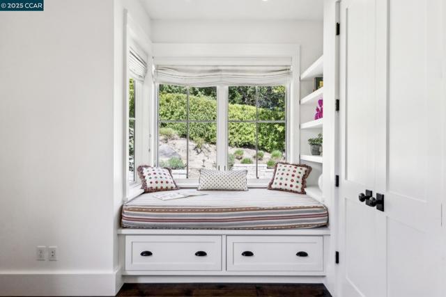 25 La Campana, Orinda CA: https://media.crmls.org/mediaz/f8132440-b75c-49da-a559-1df7900c0a24.jpg