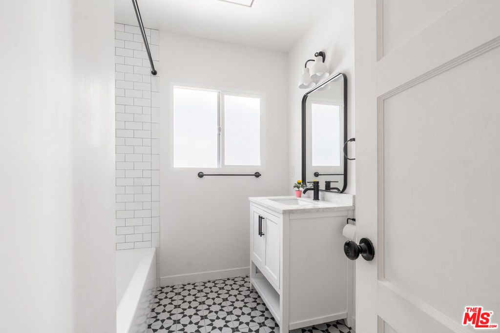 MLS #25616943 image #17