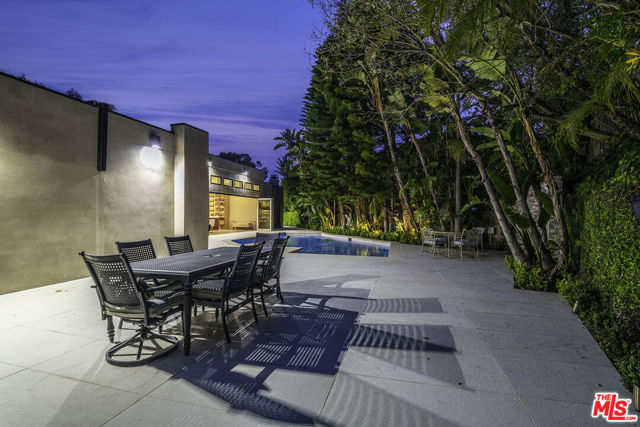 16601 Park Lane Circle, Los Angeles CA: https://media.crmls.org/mediaz/f81446eb-554e-455c-96dd-90f8cd8cc5f3.jpg