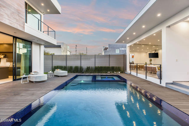 829 Flower Avenue, Venice CA: https://media.crmls.org/mediaz/f814a926-0e60-4470-961d-982baeb3d077.jpg