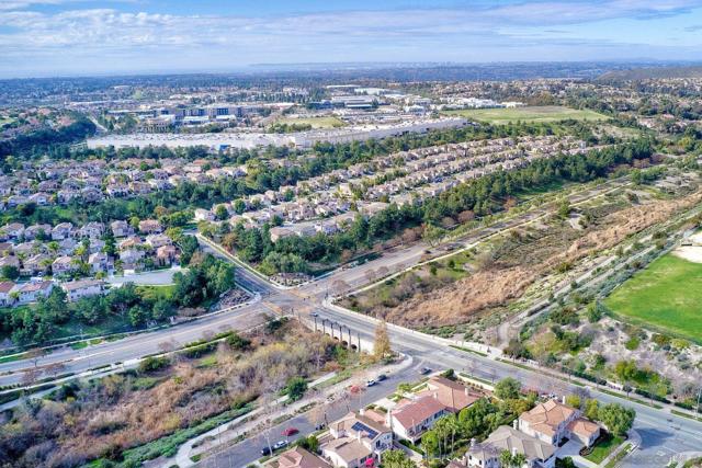 993 Hawthorne Creek Dr, Chula Vista CA: https://media.crmls.org/mediaz/f815d047-a2a8-4cd7-9f23-7eb699212ea1.jpg