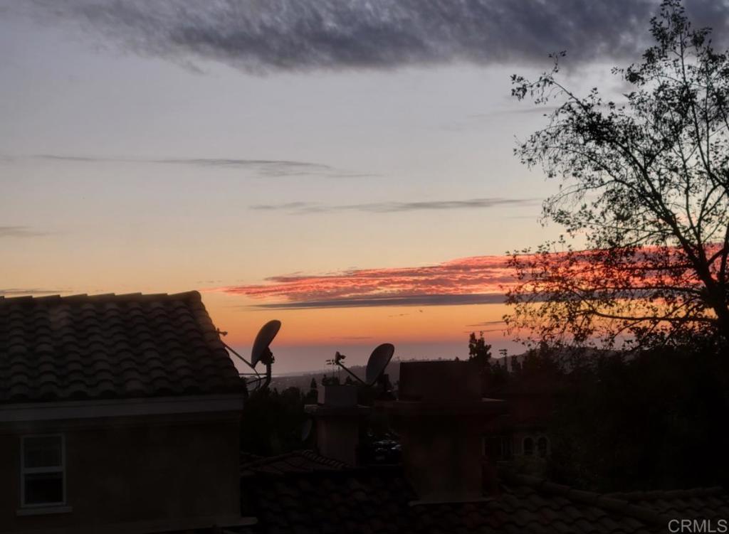 https://media.crmls.org/mediaz/f815e358-c83c-4727-b667-61a81c7ce97b.jpg?preset=X-Large