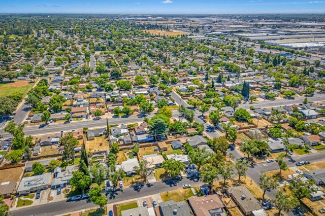312 Oakshire Avenue, Modesto CA: https://media.crmls.org/mediaz/f81652f9-9ed9-4a23-9b2e-db443cf92edc.jpg