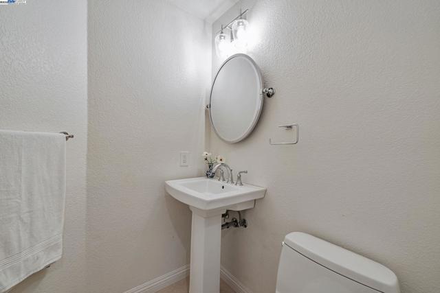 6192 Lakeview Cir, San Ramon CA: https://media.crmls.org/mediaz/f81667b7-0db3-4c18-a642-0f2044298f64.jpg