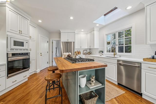 Image 17 of 59 For 4201 Lakeshore Ave