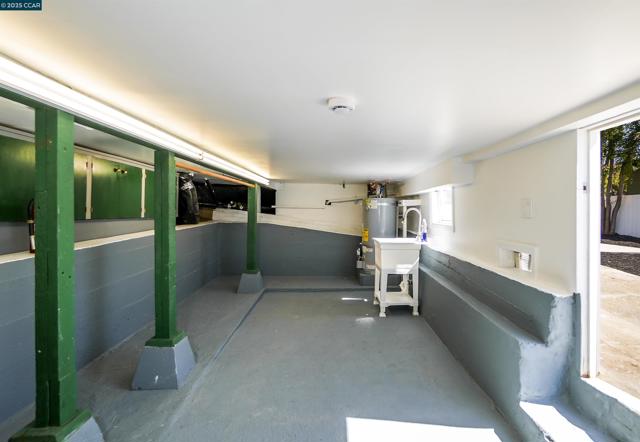 2718 Carmel St, Oakland CA: https://media.crmls.org/mediaz/f816a48a-96e4-4112-9c64-2289d11ebc29.jpg