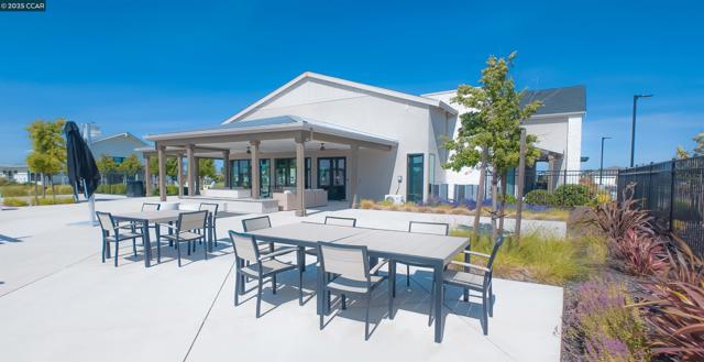 2299 Rustic Oak Ln, Rio Vista CA: https://media.crmls.org/mediaz/f816d66b-7aa3-4ced-b42d-9562952c1054.jpg