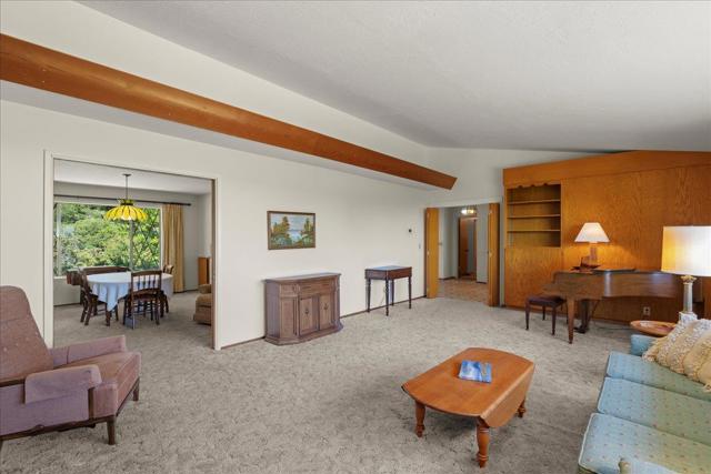 18584 Favre Ridge Road, Los Gatos CA: https://media.crmls.org/mediaz/f8170c19-066d-49e6-9c3e-92c71adcc3c8.jpg
