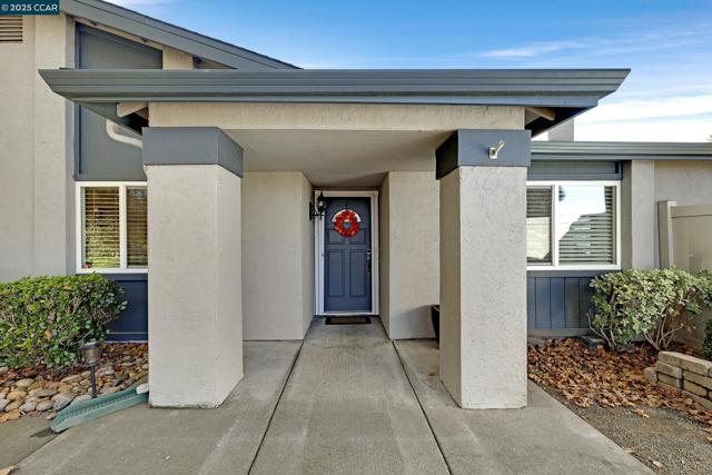 3716 Mesa Vista Dr, San Ramon CA: https://media.crmls.org/mediaz/f81728cc-9fd4-476b-b064-33ddffdc86df.jpg