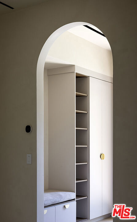 Drew Fenton | 16401 Mulholland Drive Los Angeles CA | MLS: 7706113