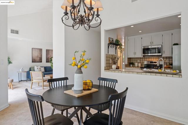 5 Harwich Walk, Pleasant Hill CA: https://media.crmls.org/mediaz/f8174981-f638-4426-ae1b-e4417a6d9fb1.jpg