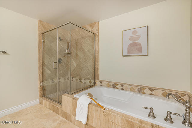 13200 Moorpark Street, Sherman Oaks CA: https://media.crmls.org/mediaz/f81791df-7a24-4060-ba1b-931e22a7fe20.jpg