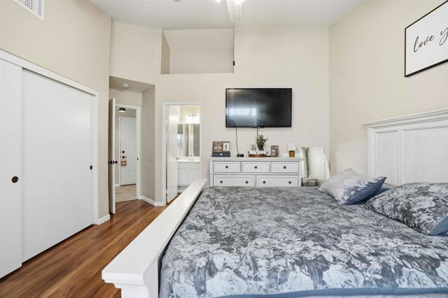 998 Hillcrest St, Hemet CA: https://media.crmls.org/mediaz/f8180a51-d70f-4f10-b448-187b3dbb5453.jpg