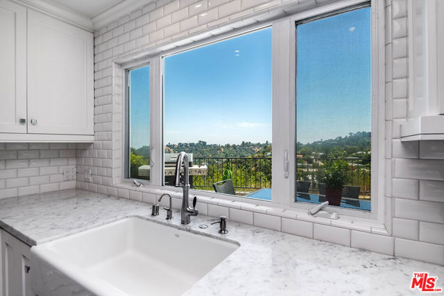 8407 Skyline Drive, Los Angeles CA: https://media.crmls.org/mediaz/f81822cd-d6d2-4941-a779-aff9d6bdcfbf.jpg