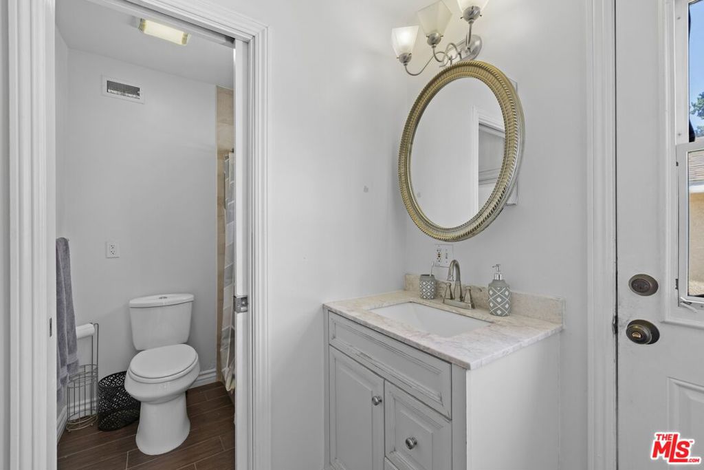 https://media.crmls.org/mediaz/f818fda8-2af4-4fe3-a6e1-6290352c777d.jpg?preset=X-Large