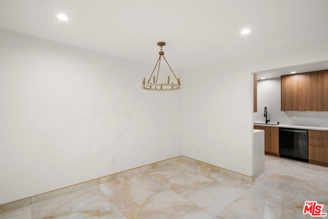 125 W Mountain Street, Glendale CA: https://media.crmls.org/mediaz/f8195a23-efbd-4780-9e04-88b6247bf5f8.jpg