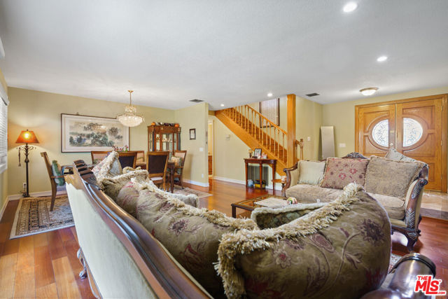1756 Milano, Montebello CA: https://media.crmls.org/mediaz/f819991e-1c37-4edb-b574-895210219fe6.jpg