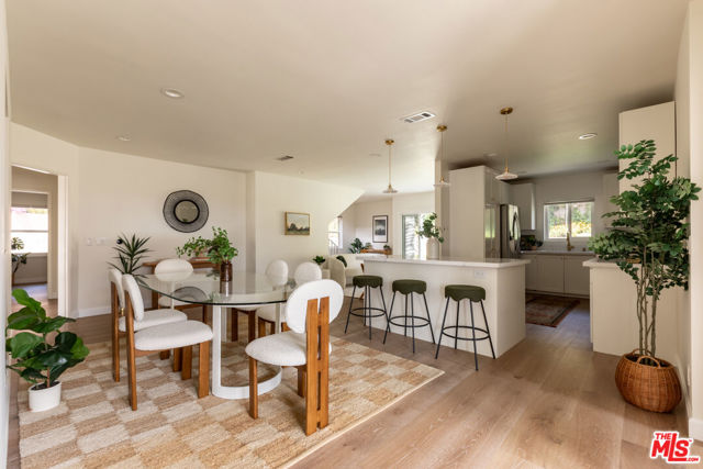 5018 Valleydale Avenue, Los Angeles CA: https://media.crmls.org/mediaz/f819bce2-5094-4c63-b8e9-933b70c99e32.jpg