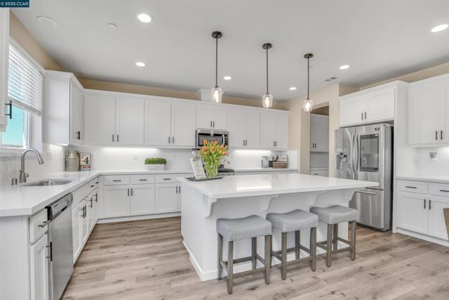 5420 Promontory Way, Antioch CA: https://media.crmls.org/mediaz/f819c08f-cf4a-4924-a4a3-014d1bc4ec39.jpg