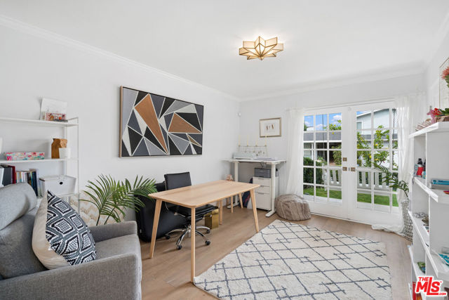 3156 Dona Emilia Drive, Studio City CA: https://media.crmls.org/mediaz/f819c5ff-05dc-4913-a187-29db4d484cf2.jpg