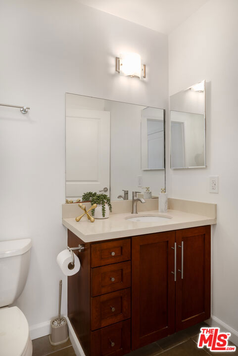 4702 Fulton Avenue, Sherman Oaks CA: https://media.crmls.org/mediaz/f819dd86-1e60-461d-b444-7b211da90be3.jpg