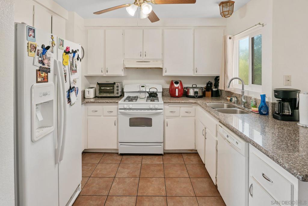 3521 Strawberry Place - photo 9