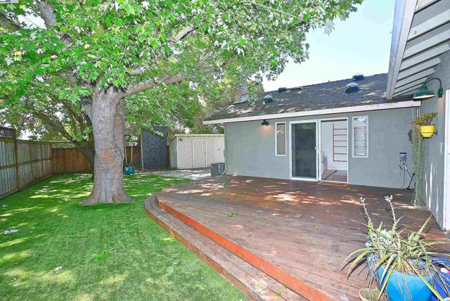 7776 Dublin Green Ct, Dublin CA: https://media.crmls.org/mediaz/f819fdf1-5635-417f-a80a-a335190b2cd4.jpg