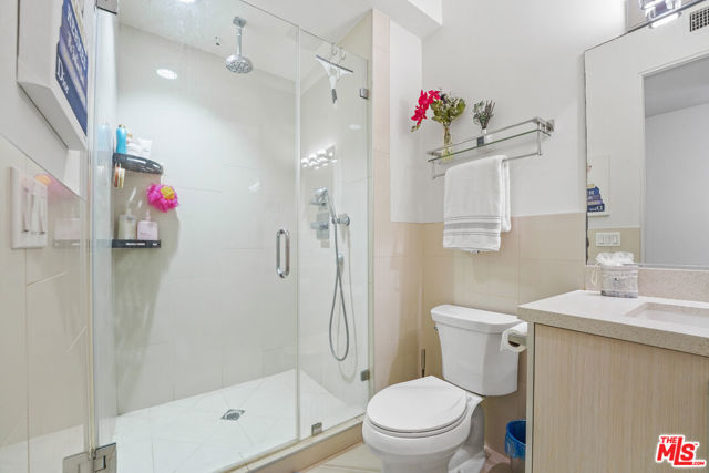 819 HOLT Avenue, Los Angeles CA: https://media.crmls.org/mediaz/f81a55e0-dece-41c9-8385-cf5389dfb925.jpg