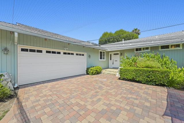 1051 La Reina Drive, San Marcos CA: https://media.crmls.org/mediaz/f81a65fa-b82e-4db5-a031-18ec57dc8e26.jpg