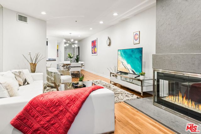 1201 Larrabee Street, West Hollywood CA: https://media.crmls.org/mediaz/f81ae25b-dd48-4a8f-8464-4f471dcf19b9.jpg