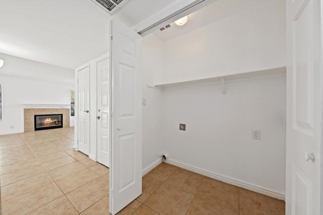 Image 21 of 35 For 43376 Cook St  220